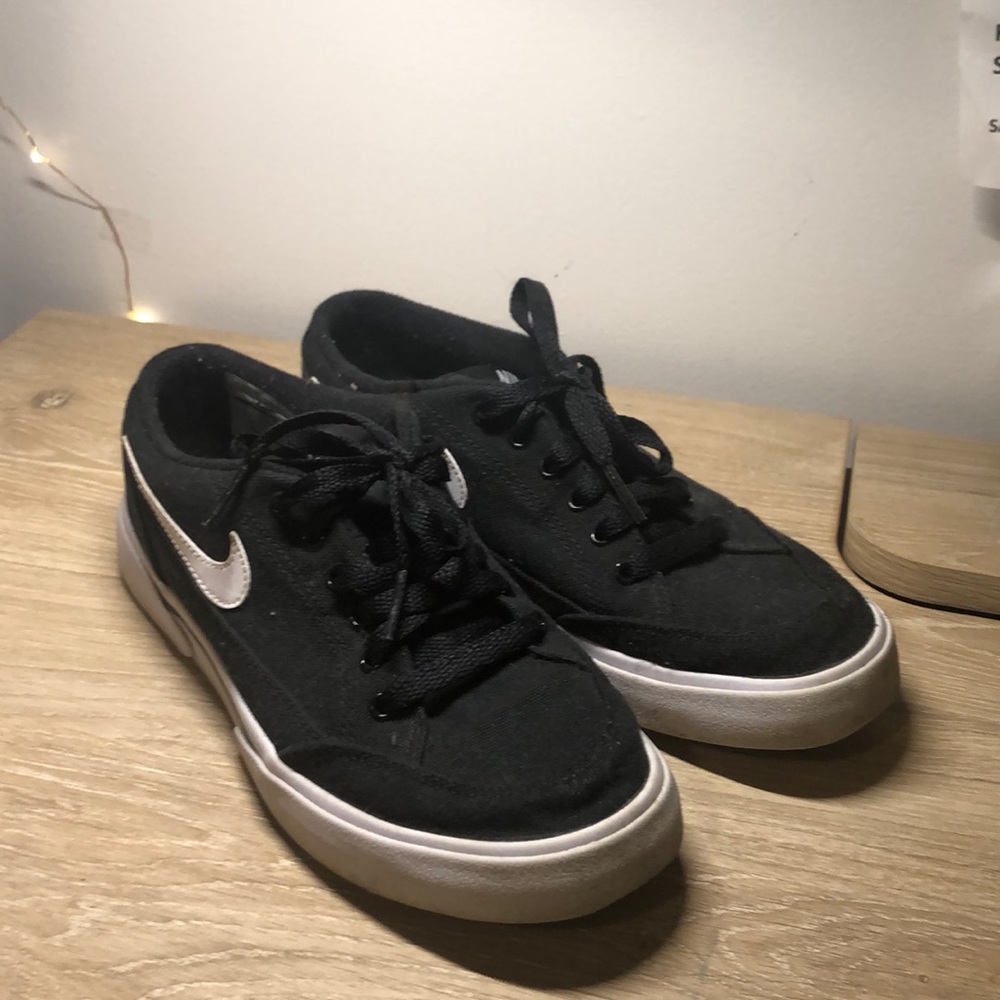 Nike SB black sneakers